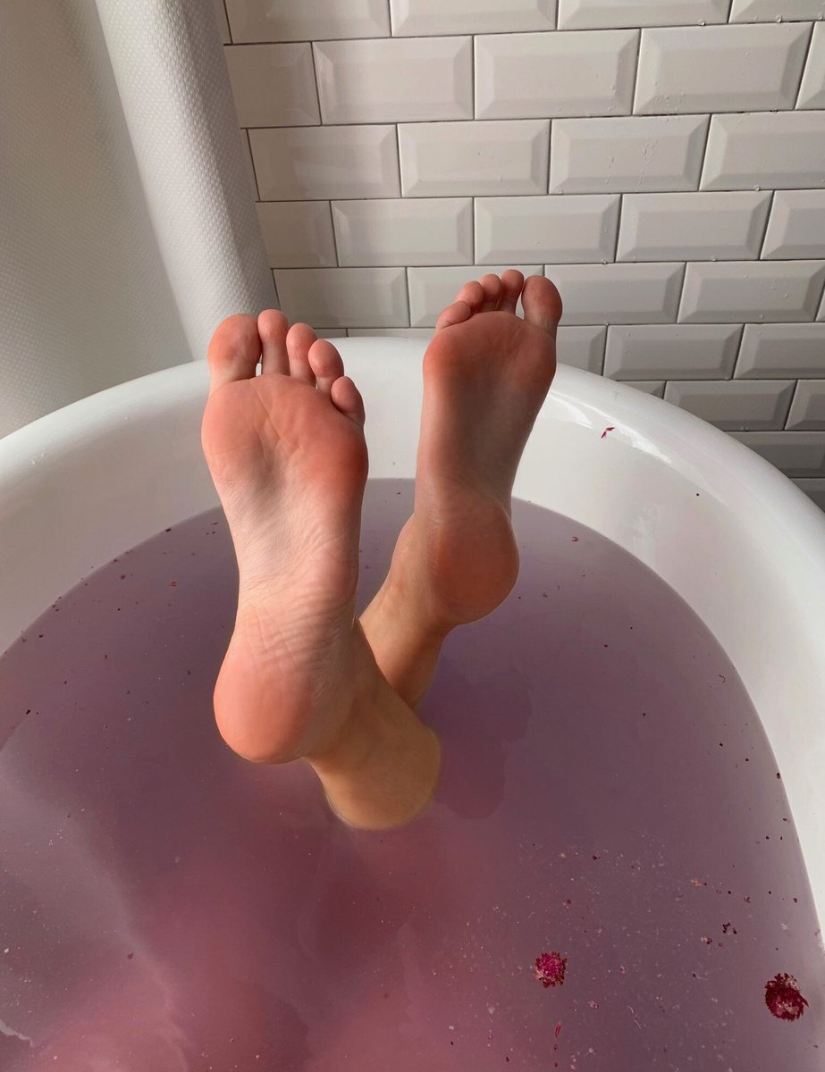 ulovfeets's tweet photo. unknown

Feet/Soles
Pés/Solas

#footfetısh #feet #soles #feetlove #pezinhos #pés #solas #solinhas #podolatria #pack #Privacy #onlyfans #foot #fetish #putaria #nude

Chudai https://t.co/tR3YNt8uJc