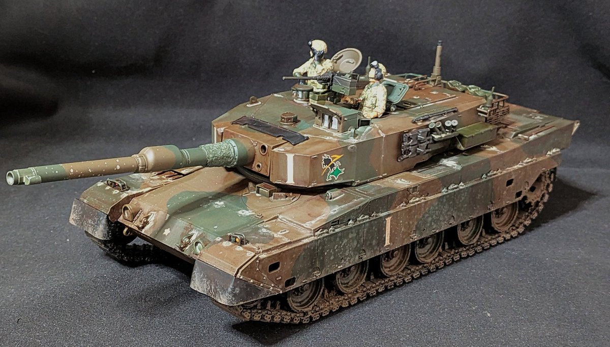 IIml1ddntz9b's tweet photo. #タミヤ
 #90式戦車 完成

塗装はMr.カラーC516・517を使った陸自２色迷彩

履帯はベルト式からラウペンの可動式履帯に変更

フィギュアは陸自迷彩デカールを使用

汚しはウェザリングカラーのWC06・05・03
履帯にテクスチャペイントのダークアースを塗布

千歳地方の黒ボク土汚れを表現して完成です https://t.co/QbkfdlV3fL