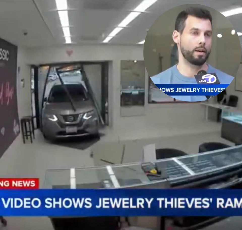 ntgcapital's tweet photo. BREAKING: “Teens” took the owner’s 🔫 and stole $750,000 during a smash-and-grab robbery at an Orange County jewelry store.

"I said, 'I have a 🔫, get out! They saw it on the counter and grabbed it," The owner said

Four suspects got in a major accident a few miles down where they were trying to flee. The ones in the accident￼ were arrested right away and SWAT later tracked down the other two suspects.

About six people were hurt, mostly with minor to moderate injuries.