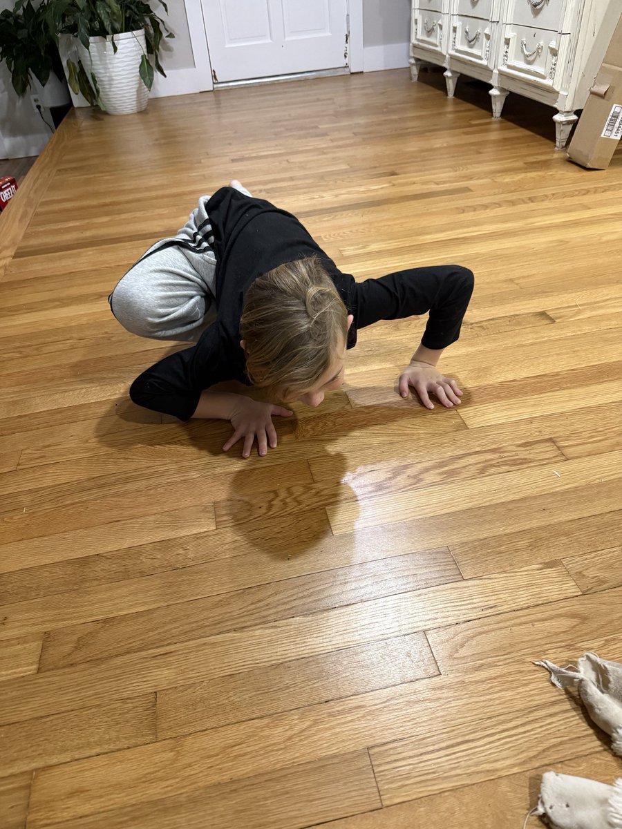 bdub0505's tweet photo. @CamiloVillegasR my son’s got it. Just saw the video on TV https://t.co/87wIYIAUY3
