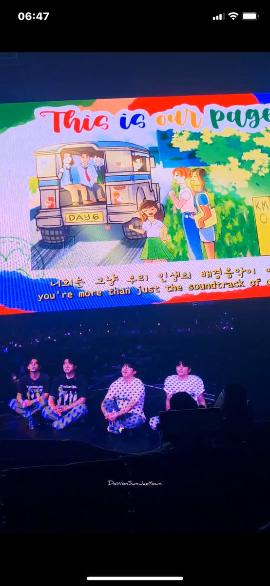 dqirycone's tweet photo. mAMA 🥹 IM (MY ART) IS ON DA BIG SCREEN AGAIN

ueueueue thank you for filming their reactions and to the organizers for having my art again in the fan project 🥹😭🙏 https://t.co/Tk81y6Ldnw
