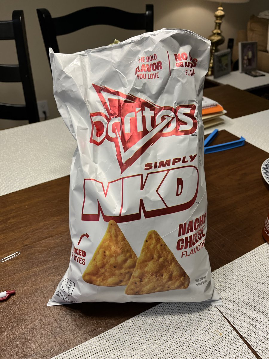 Lindafallati's tweet photo. @pepsi needs more cheese flavor and the white bag makes the look generic. https://t.co/P0Q2QBxRKX