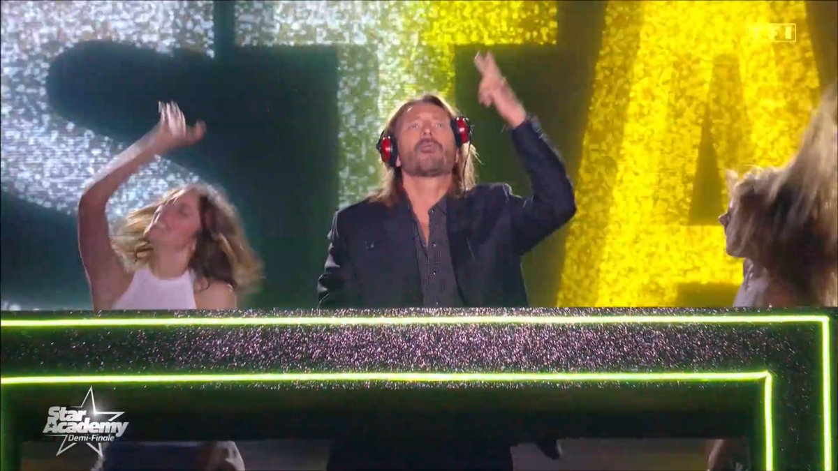 slayfaiblesse's tweet photo. WSH YA DAVID GUETTA A LA STAR AC DINGUERIE 
#StarAcademy https://t.co/Rpd1MeSZSa