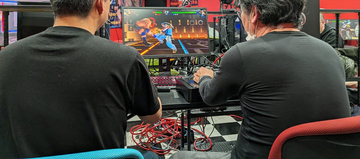 へにほに tweet media