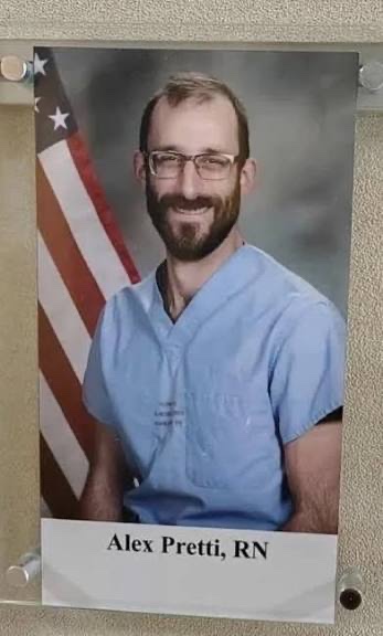 BlackarchParrot's tweet image. Alex Pretti was a Horrible Person who reached for and pulled a firearm on ICE Agents while they tried to detain &amp;amp; arrest him. Alex Pretti was VIOLENTLY RESISTING ARREST #Nurses #RegisteredNurse #Minnesota #Minneapolis #Walz #NationalGuard #Murder #Armed #BorderPatrol #LEOs #Feds