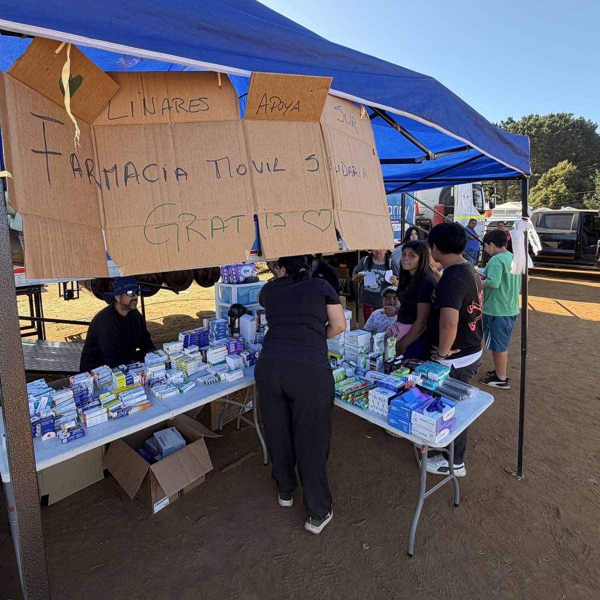 🚨La química farmacéutica Joanna Villar, llegó acompañada de familiares y una TENS desde #Linares en la región del Maule a #PuntaDeParra para instalar una farmacia móvil <a href="/adnradiochile/">Radio ADN</a>