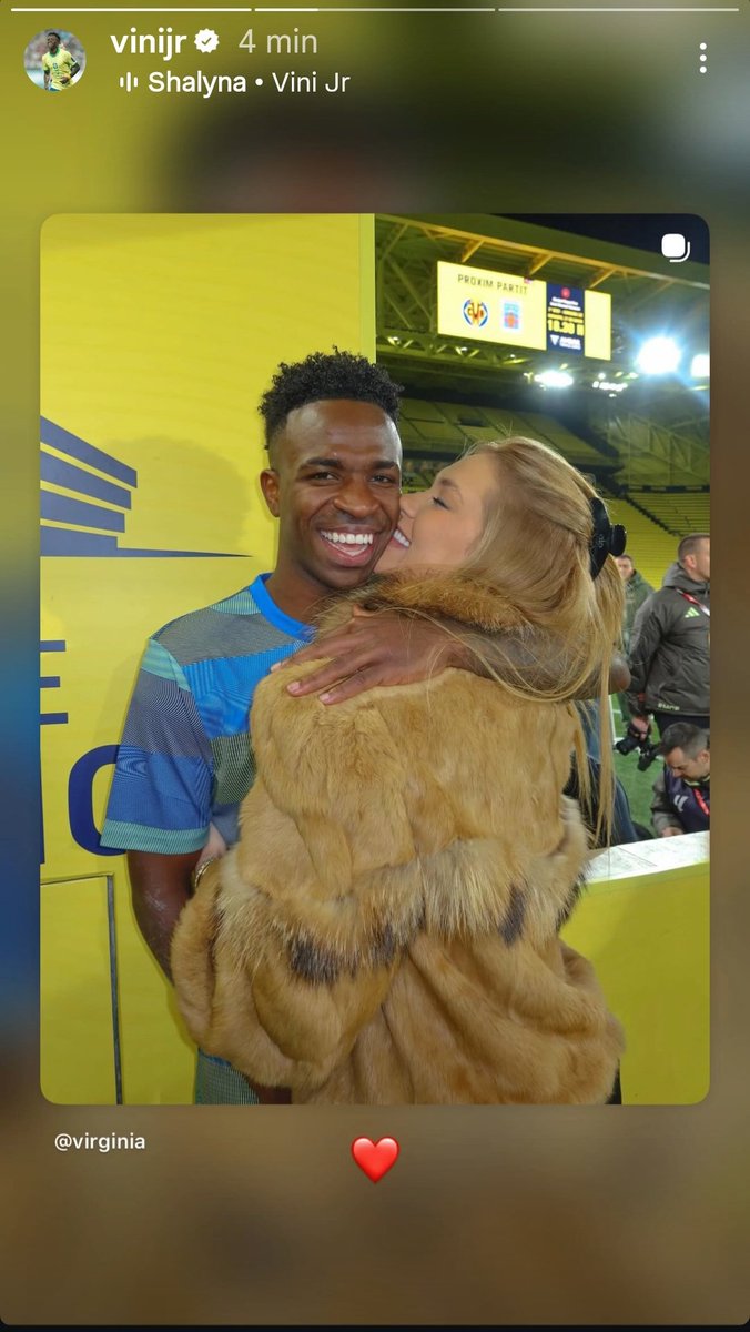 donviniciusjr_'s tweet photo. O homem quando tá apaixonado parece uma criança 😂🤞🏾 https://t.co/6gu5e5WI99