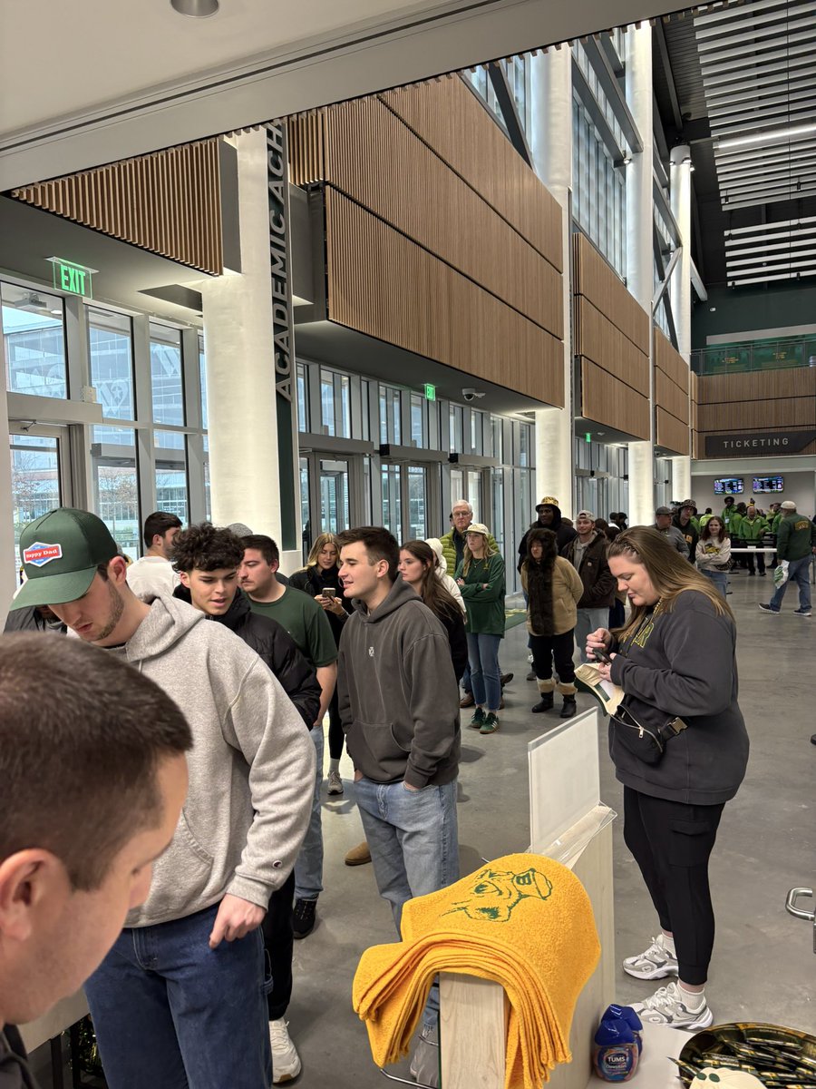 Adrienne Hare tweet media