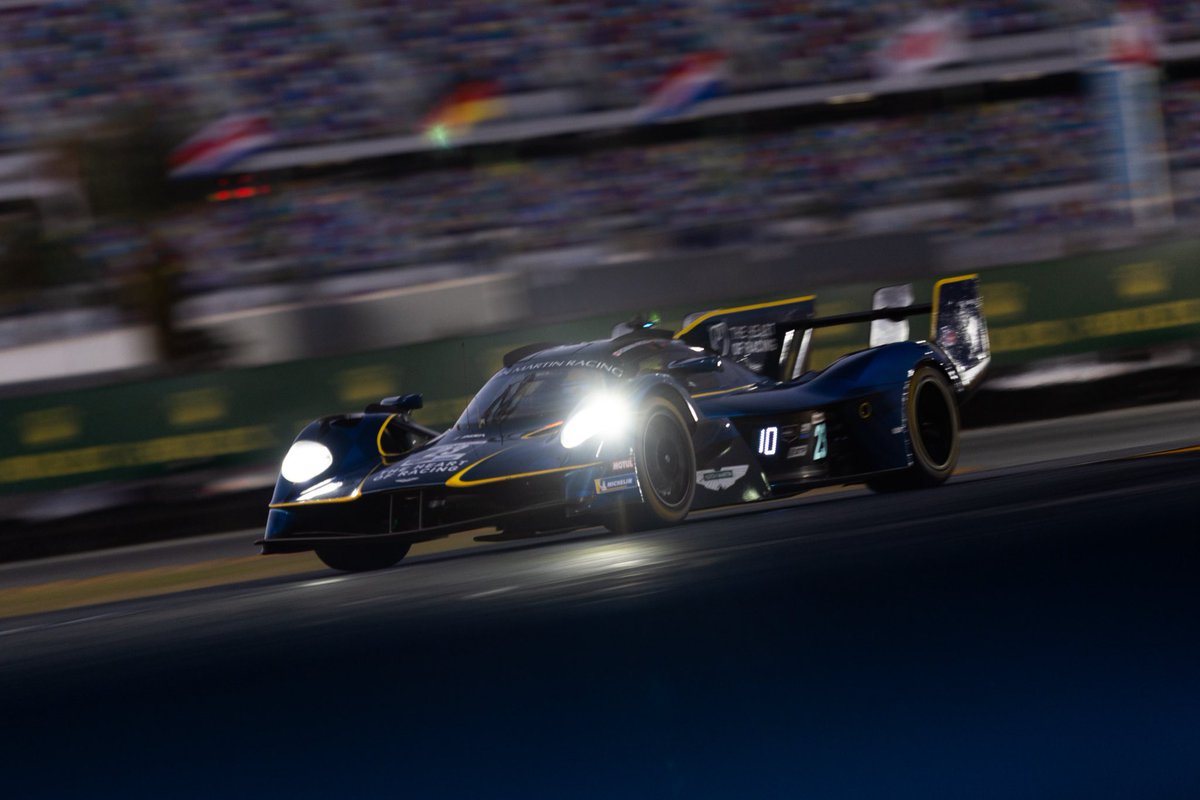 AMR_Official's tweet photo. Night’s a comin’ in the Rolex 24.

#AstonMartin #Valkyrie #Vantage #IMSA #Rolex24 https://t.co/o8EGvgJ6sf