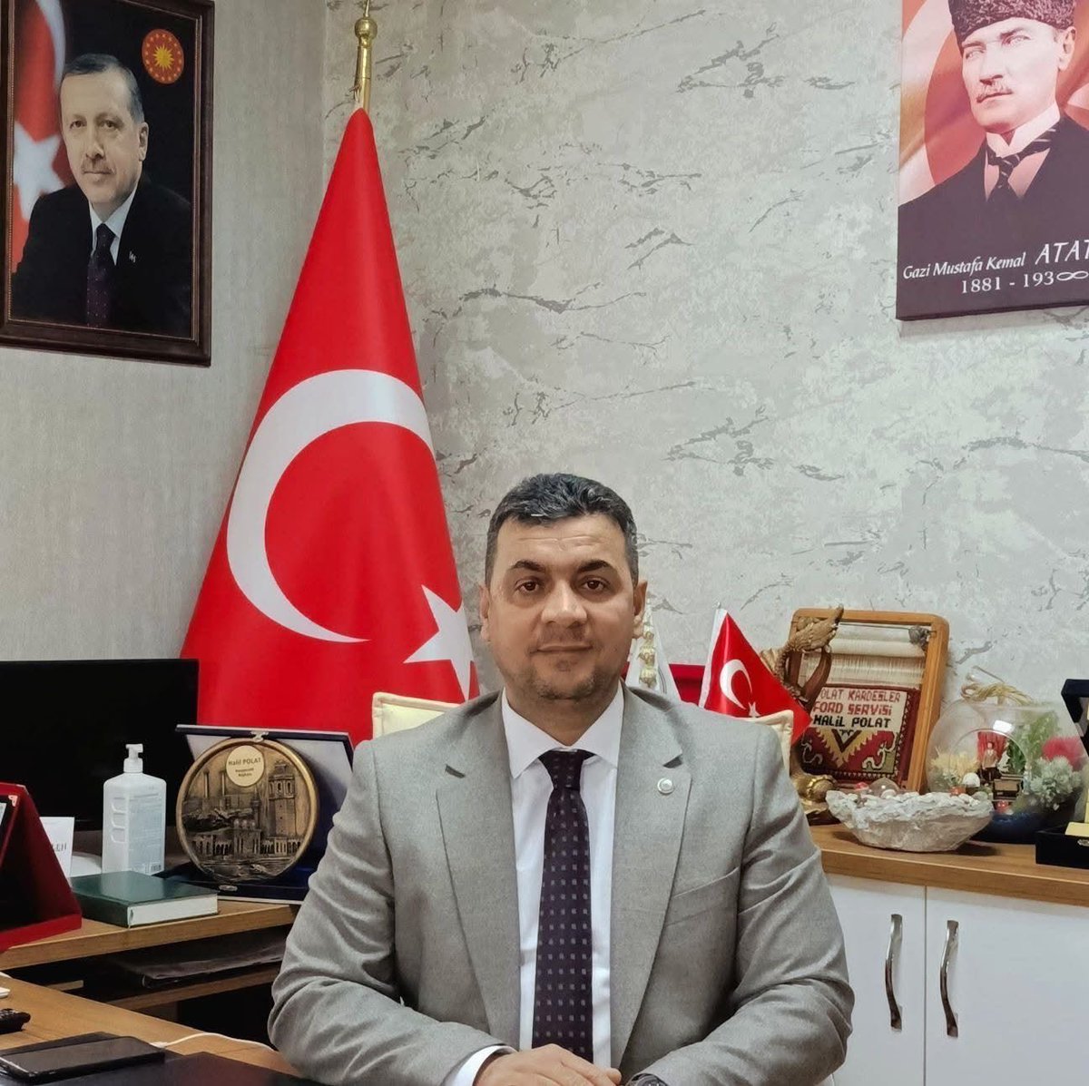 Şanlıurfa Zirai Aletler ve Motorlu Vasıtalar Esnaf Odası Başkanlığına yeniden seçilen Halil Polat Başkanımızı ve ekibini gönülden tebrik ediyorum.
Yeni dönemde de esnafımıza hayırlı hizmetler yapacaklarına inanıyor, başarılar diliyorum.
<a href="/HalilPolatBsk/">Halil Polat</a>
