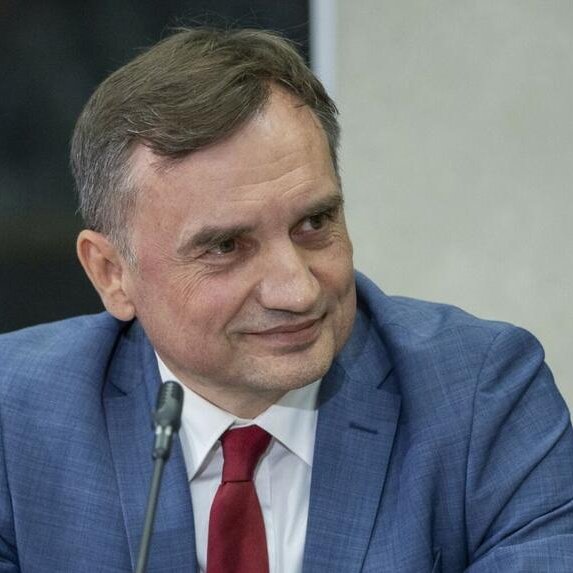 PolitycznymOkie's tweet photo. NAJBARDZIEJ ODRAŻAJĄCE POSTACIE PIS

TARCZYŃSKI - człowiek, który pochwala morderstwo niewinnego człowieka w biały dzień  przez amerykańskie służby przypominające Gestapo i faszystowskie bojówki 

MATECKI - złodziej, hejter, prymityw, który przyczynił się do śmierci syna posłanki Filiks 

MEJZA - złodziej i oszust rodziców chorych na raka dzieci, kanalia, która potrafi wykorzystać każdą ludzką tragedię, każde ludzkie nieszczęście

ZIOBRO - złodziej, bandzior i mafiozo, który jako minister sprawiedliwości doprowadził do bezprawia i zniszczenia życia wielu ludziom

Niby tacy obrońcy życia nienarodzonego, a potrafią zrobić z człowieka śmiecia.

Niby tacy katolicy, a ludzkie życie i zdrowie nie ma dla nich znaczenia, gdy chodzi o osoby o innym światopoglądzie.