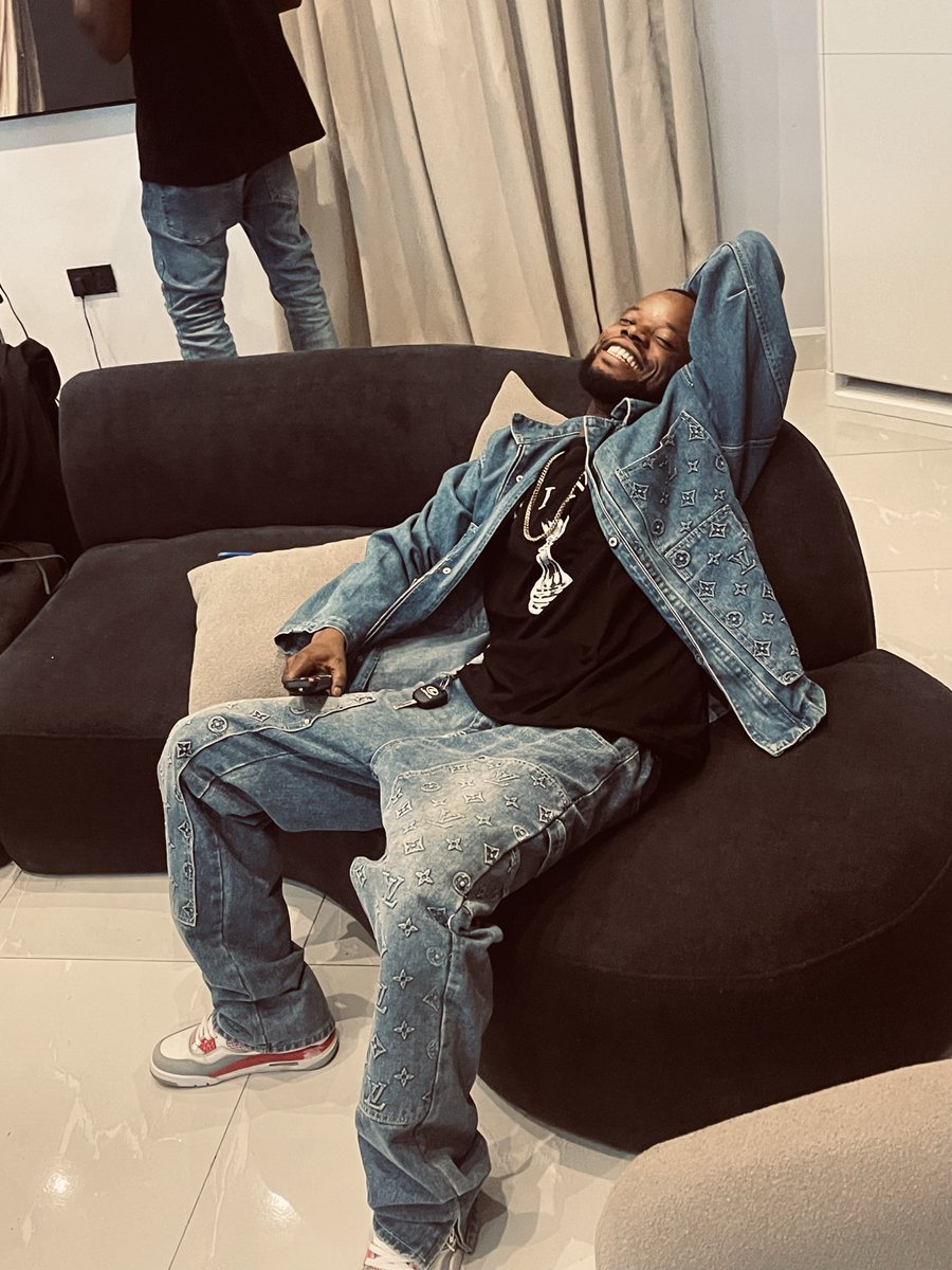 MWB6170's tweet photo. If I notice say you be Wizkid fc me and you don turn bestie ❤️ 🦅 https://t.co/1x3qCStlfb