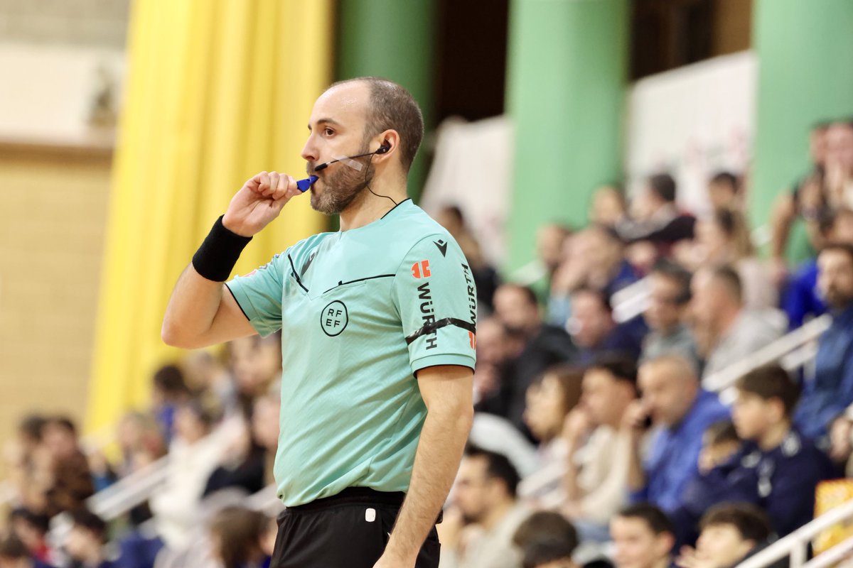 CoGAFS's tweet photo. 🏆 2ª División

👥 Carlos Panadero / Héctor Mayo
👥 Richard Darío Álvarez / Laura Rubio

@EntrerriosAuto 🆚 @sala5martorell

📸 @fotografiadeportiva_bellido IG

#futsal #aretofutbola #futsalreferee #zaragoza #cogafs https://t.co/XX5pKH6tdv
