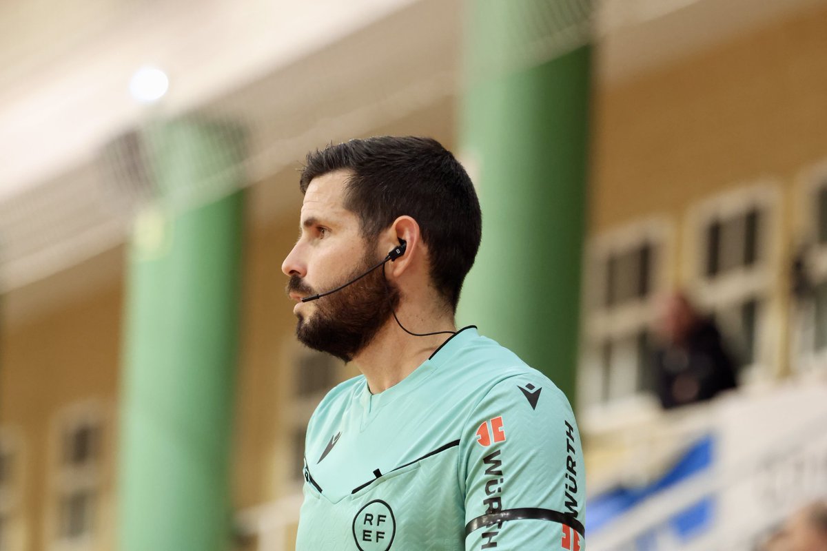 CoGAFS's tweet photo. 🏆 2ª División

👥 Carlos Panadero / Héctor Mayo
👥 Richard Darío Álvarez / Laura Rubio

@EntrerriosAuto 🆚 @sala5martorell

📸 @fotografiadeportiva_bellido IG

#futsal #aretofutbola #futsalreferee #zaragoza #cogafs https://t.co/XX5pKH6tdv