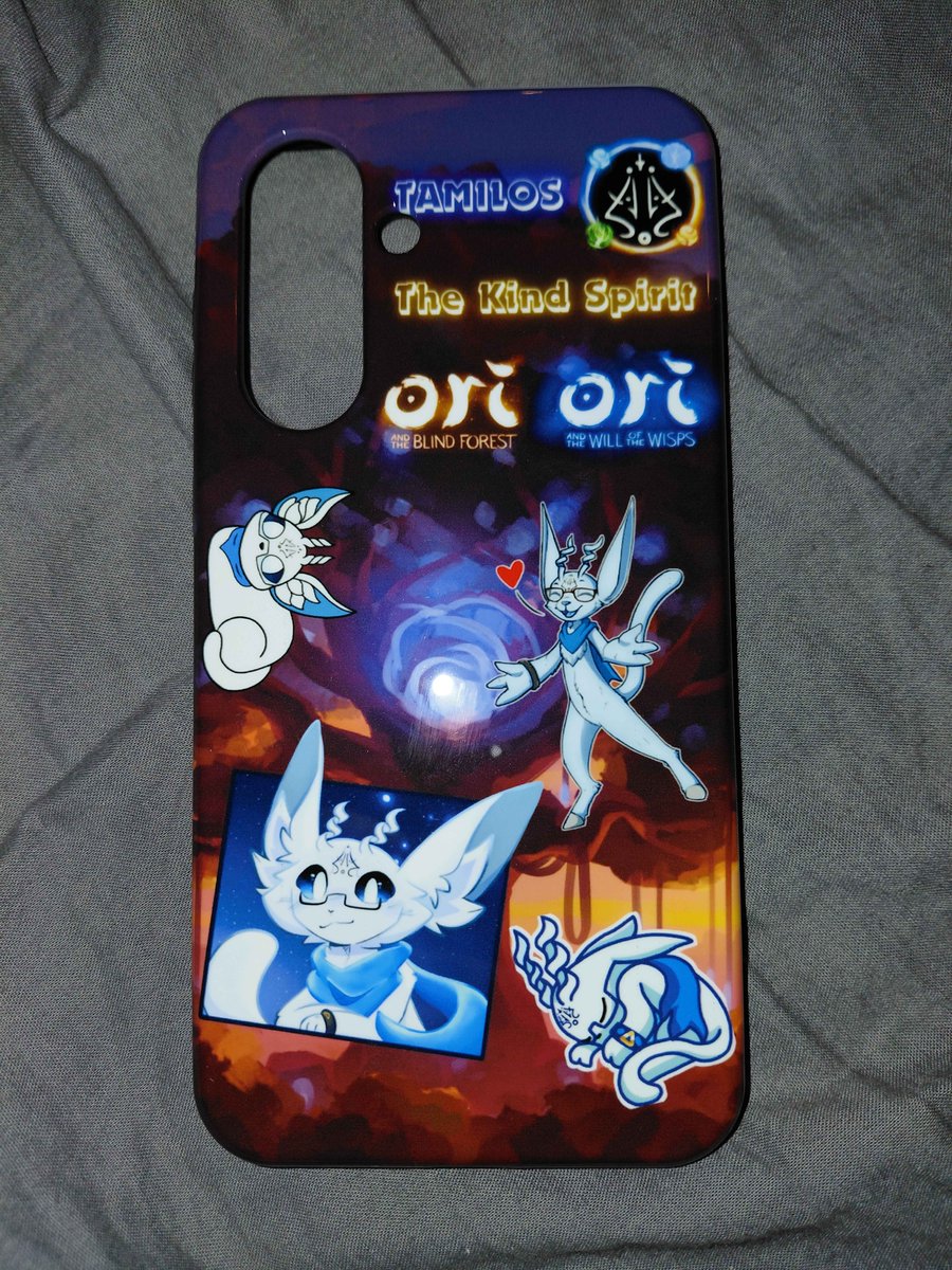 Since I got my new phone (Samsung Galaxy A36), I wanted to have a custom phonecase, so I ordered one after doing some photomontage on it and here's the result!

Honestly very happy with the quality and look of it :3

(Yeah I come back here because idk lol x3)