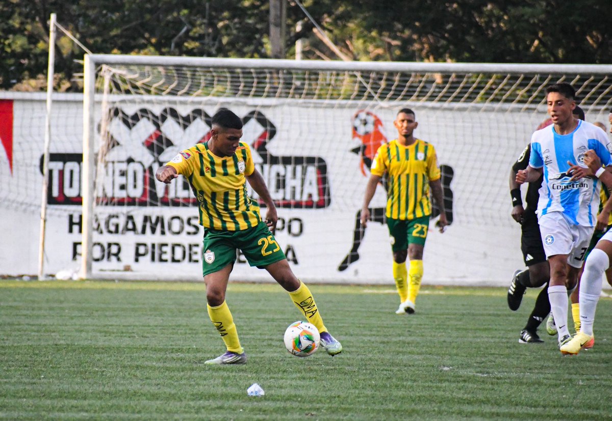🇨🇴 DEBUT EN EL FÚTBOL PROFESIONAL 🤩

Felicitamos a nuestro #TalentoColombiagol, Héctor Long, que debutó con Real Cartagena 🟡🟢 en la victoria 1️⃣-0️⃣ frente a Real Santander.