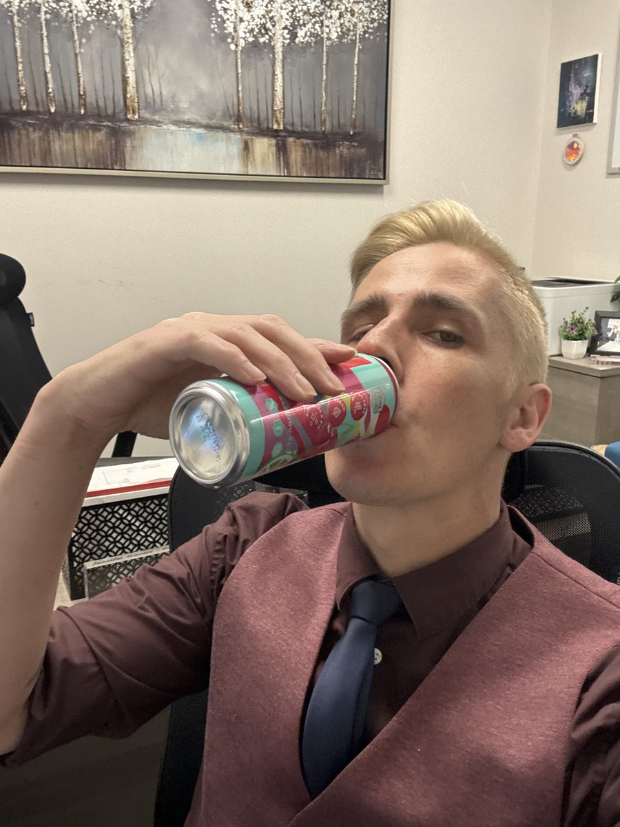 Trying to settle back into work after 2 weeks off. It’s not going well. Thank god for <a href="/AlaniNutrition/">Alani Nutrition</a> or I might still be at home in my sweats