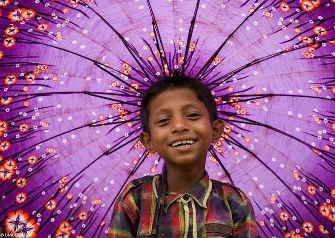 "You change the world by being yourself." ~ @YokoOno 

Please retweet if you agree w/these #SaturdayThoughts &amp; that #EducationCannotWait for any child.

#KeepHopeAlive @canadadev @sida <a href="/noradno/">Norad</a> @qf @ineetweets @spainmfa #222MillionDreams✨📚
