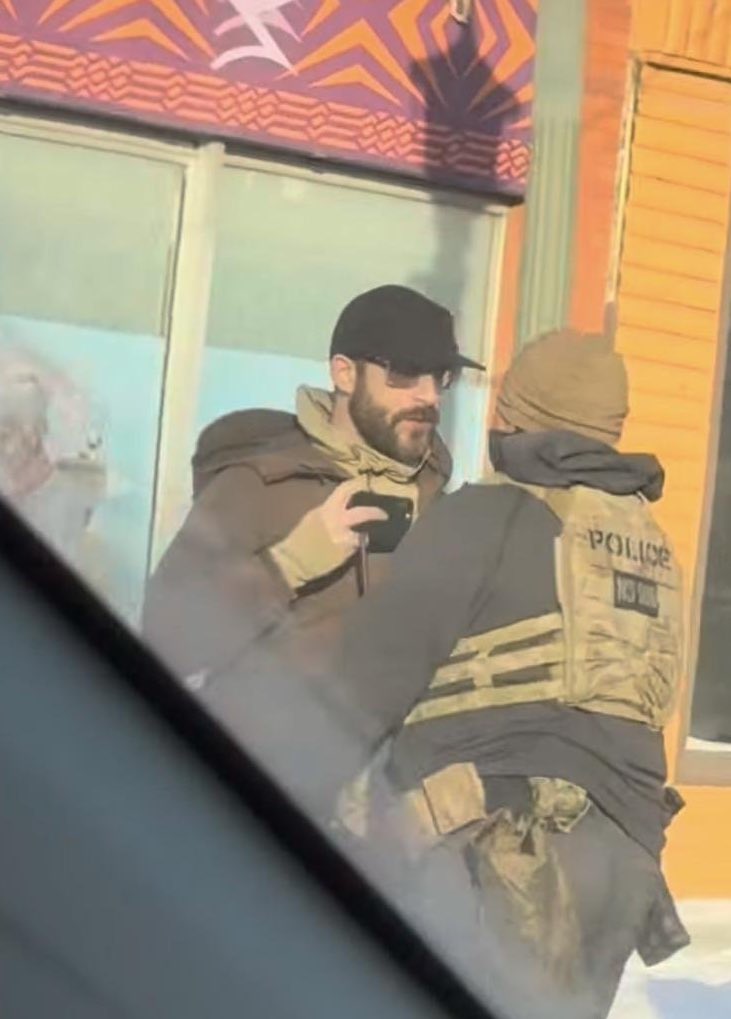 ReporteYa's tweet image. #24Ene #Minneapolis #ICE 
Alex Jeffrey Pretti, de 37 años, fue identificado como el hombre asesinado por la Patrulla Fronteriza en un operativo de ICE en Minneapolis. 

Era enfermero de cuidados intensivos en el Sistema de Atención Médica de Veteranos de Minneapolis. Tenía