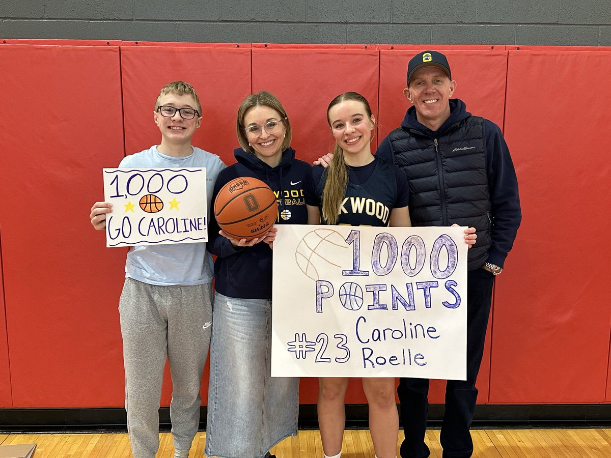 CarolineRoelle's tweet photo. New Milestone! 1k club ⚡️ #agtg https://t.co/BAwB6nq3pr