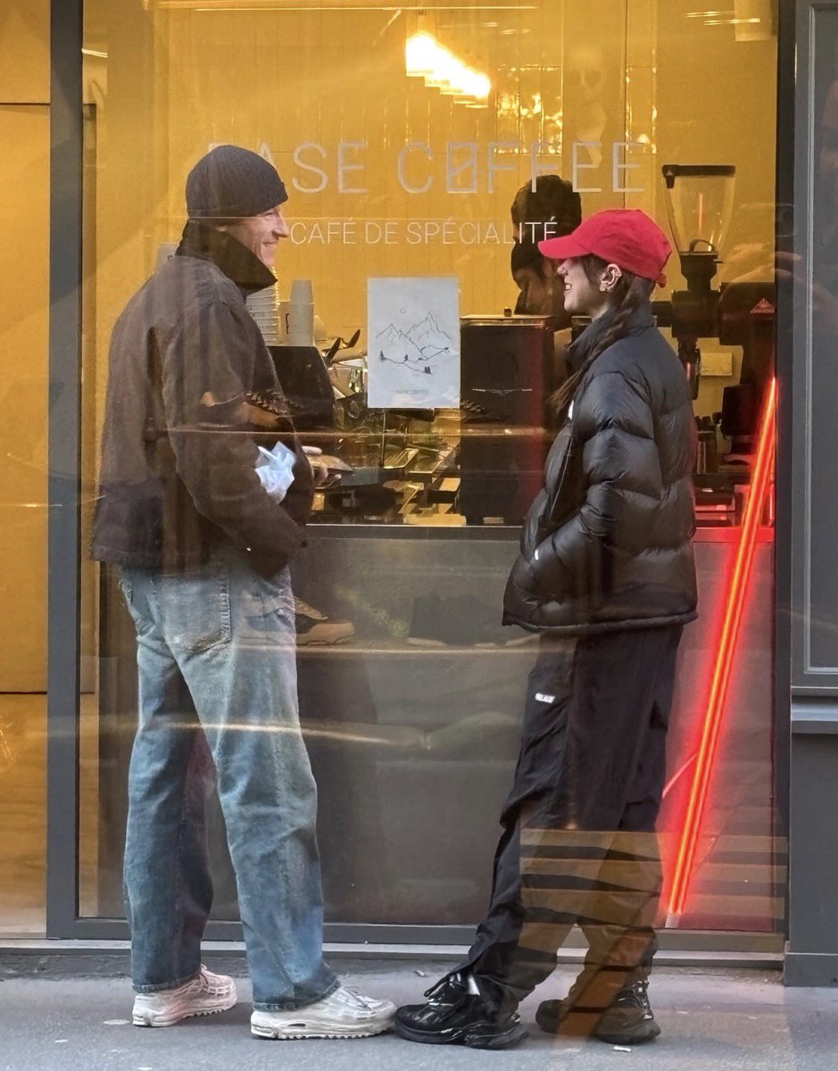 dualipacentral_'s tweet image. Dua Lipa e Callum Turner hoje em Paris. (24/01)