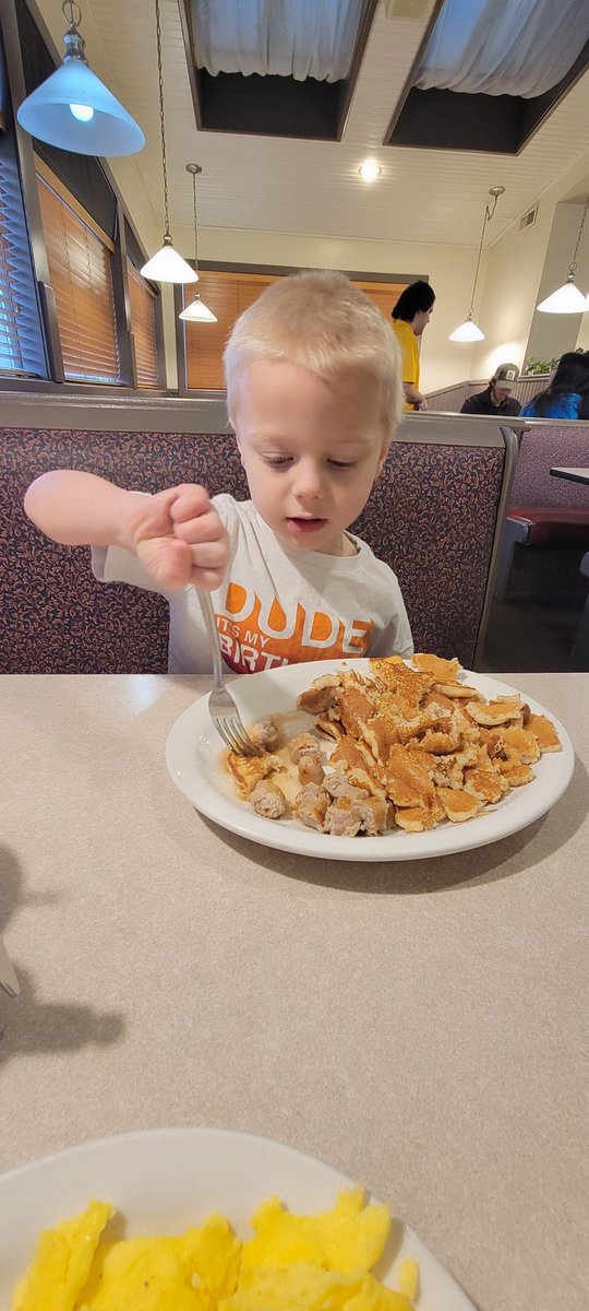 _SethMontgomery's tweet photo. Annual birthday breakfast success with the dude!

Another great #Cackleberries breakfast with the big pancakes! https://t.co/IdfkDBDxlX