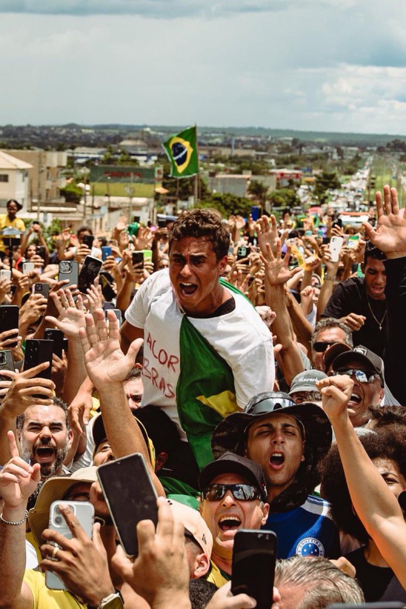 NewsLiberdade's tweet photo. 🚨URGENTE - Deputado Nikolas Ferreira publica foto emblemática da caminhada e pede para a população não ter medo

“Não tenhais medo”, disse. https://t.co/4VQjG9yzfo