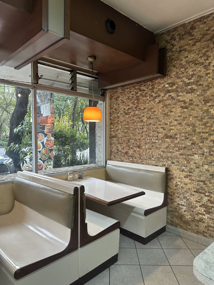 #ExploracionUrbana Para el antojo, las tradicionales Hamburguesas “Samy”, por más de 40 años en funciones, Félix Cuevas 682, Col. Del Valle Centro #CDMX 🇲🇽🕷️