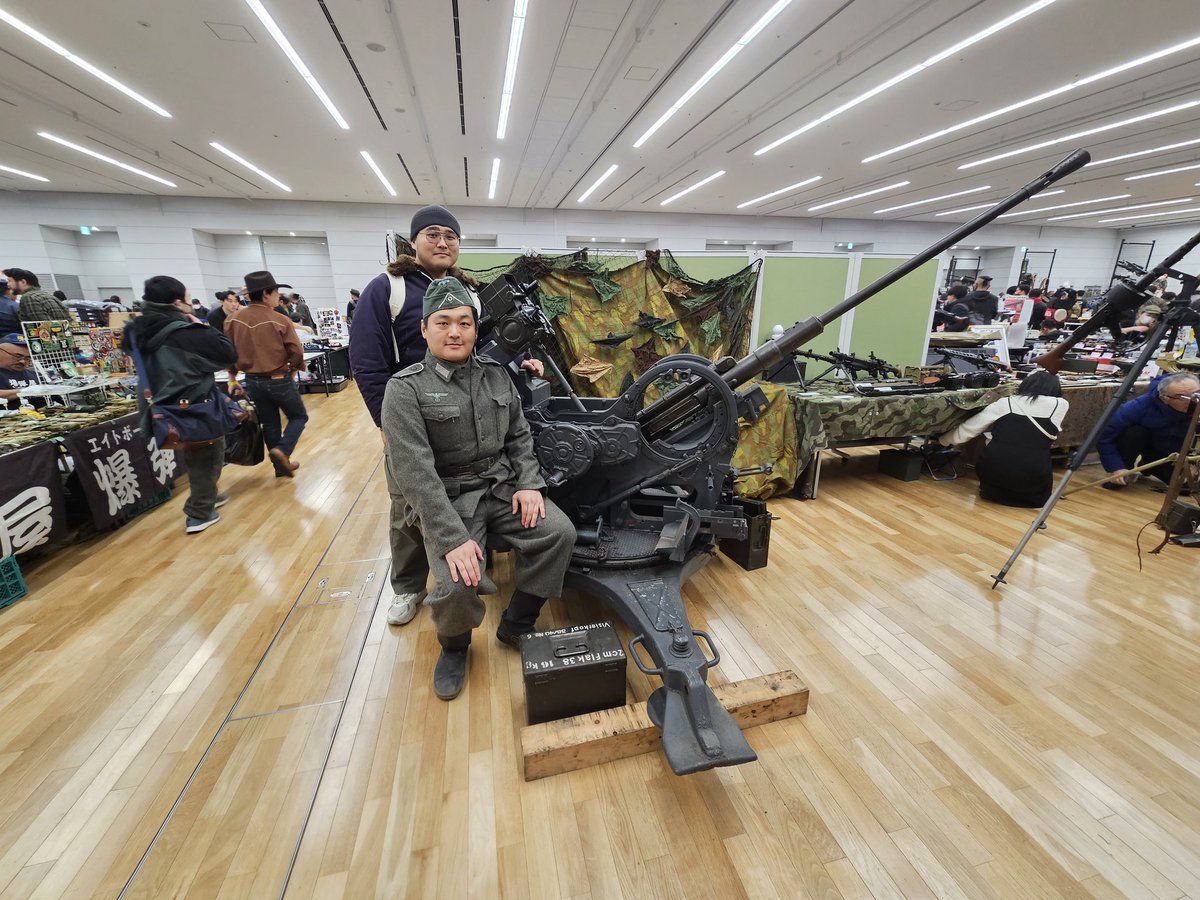 info059's tweet image. V쇼에 처음으로 보이던 flak38 20mm 대공포
보자마자 오길 잘했단 생각이 확 들었다.