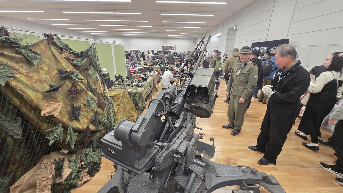 info059's tweet image. V쇼에 처음으로 보이던 flak38 20mm 대공포
보자마자 오길 잘했단 생각이 확 들었다.