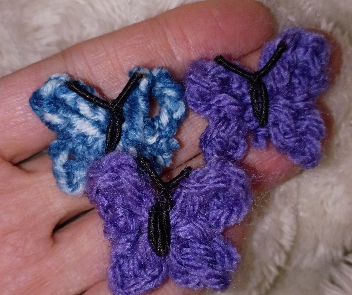 CatsMakeBiscuit's tweet image. making butterflies and bats today. 🩷

To shop or don8: 
Linktr.ee/wireexpression…