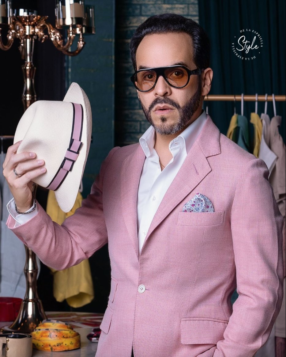 jcpastrana's tweet image. La derecha, el dios y el apodo de @ABDELAESPRIELLA
son productos recientes de una agencia de publicidad