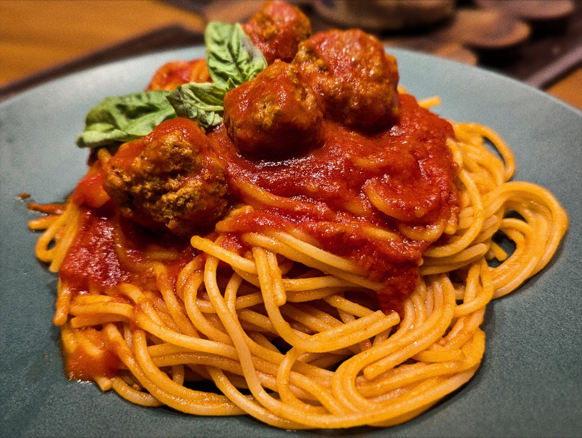 She cooka da pasta 🍝 deliziosa <a href="/raorapanthera/">Raora Panthera🐱holoEN</a>