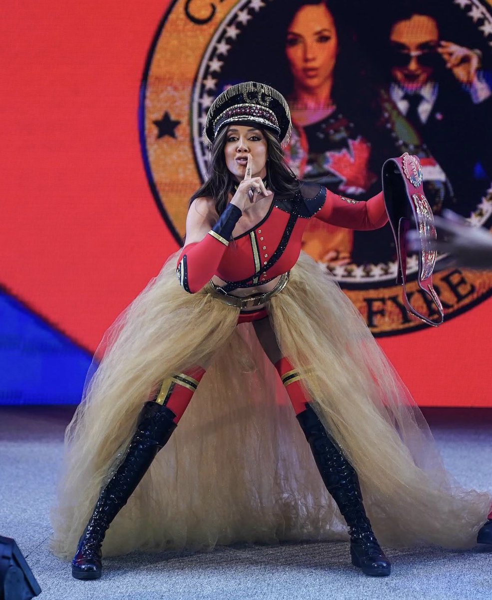 archivehotmess's tweet image. it’s her world 🌍