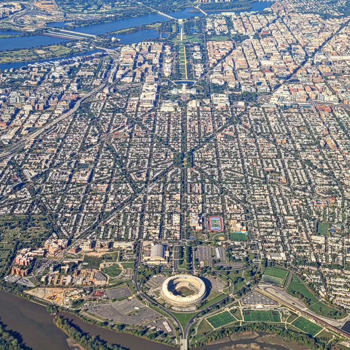 washingtondc's tweet photo. DC from above. ✈️⭐️

Pierre Charles L'Enfant designed the city in 1791 with wide, diagonal avenues, perfectly aligned monuments and open spaces that still define the skyline today. 

📸: awright2care / IG #Only1DC https://t.co/GynIv1PBtZ
