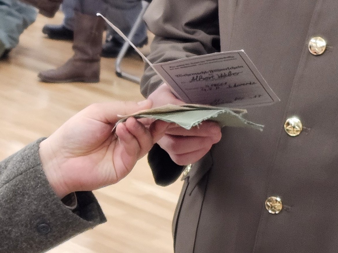 info059's tweet image. 차량검문을 당했는데 수고비를 달란다.