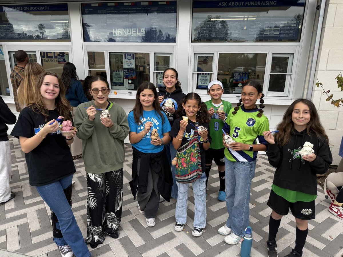 This Saturday, JMLA middle school students represented John Muir at the SDSU Bilingual Brilliance Showcase, presenting confidently in Spanish and showcasing their bilingual skills and cultural pride. We’re so proud—¡Excelente trabajo! 👏💙