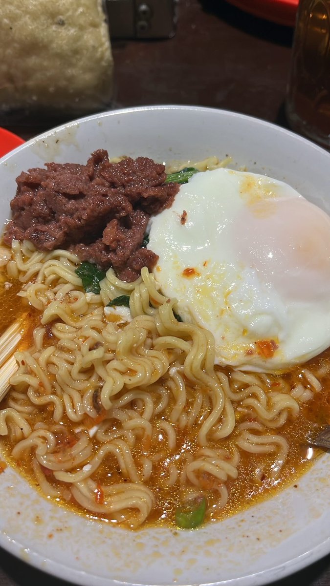 txtdrkuliner's tweet image. Kenapa ya orang milih pake n*rkoba kalo ada Indomie kuah telor kornet