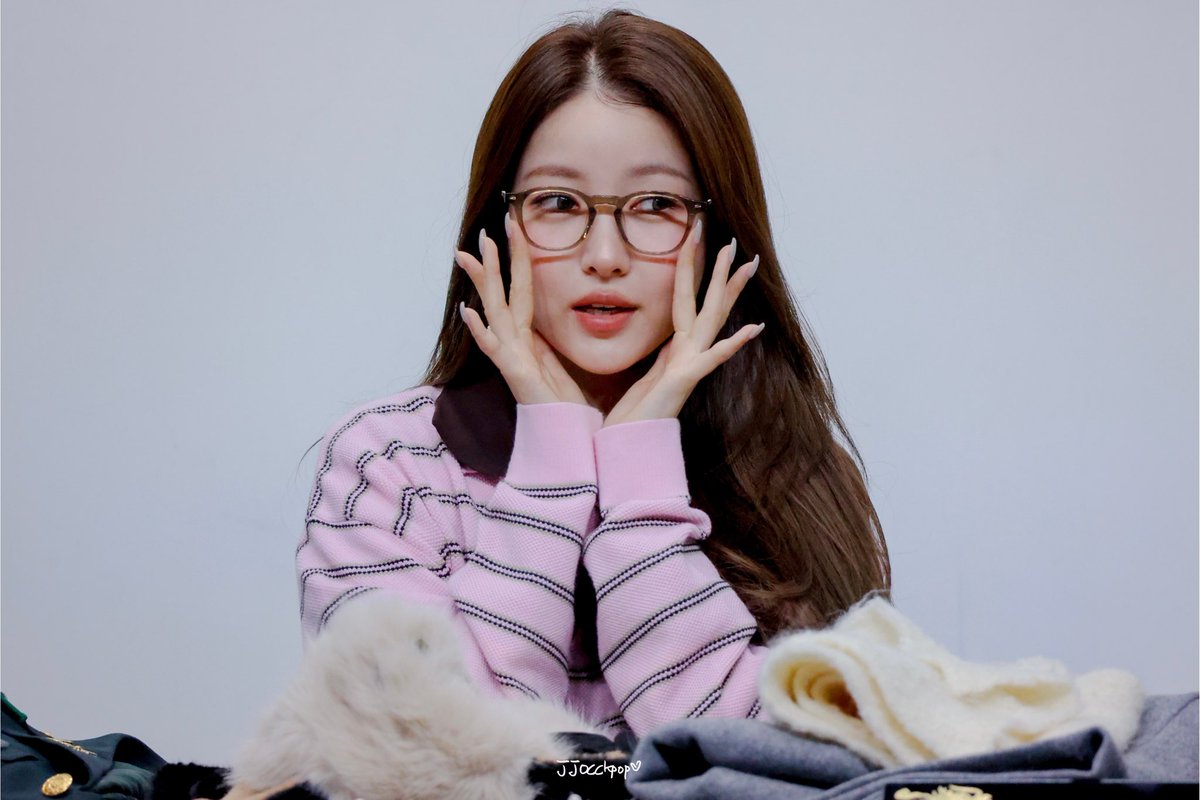 jjocckpop's tweet image. 260124 SOWON 시그팬싸

오랜만이야❤️

#소원 #SOWON
#김소원 #KIMSOWON