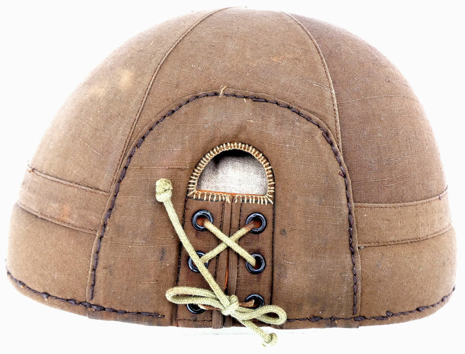 日本陸軍の夏用の戦車帽になります。 戦車内での活動の際の頭部を保護