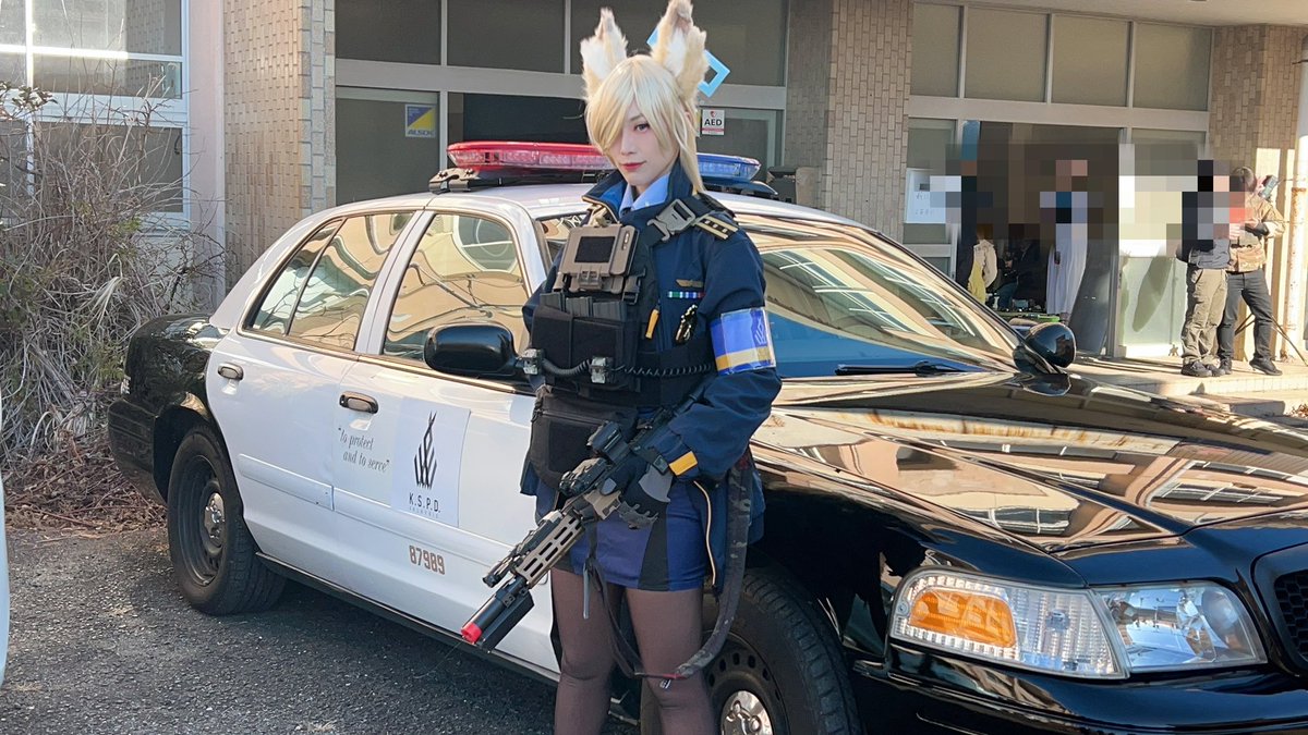 尾刃カンナ(ブルアカ) 「ブルアカファスガンに来ています! 先週二郎食べてたら 警察はカップヌードルだろと」|沖野しずくのイラスト
