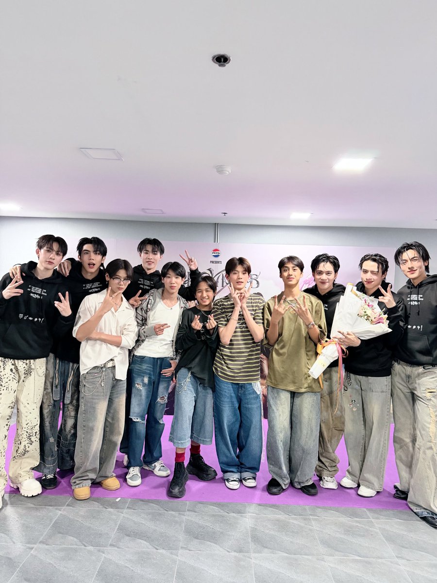 TraineeCAC's tweet image. ยินดีกับคอนเสิร์ตใหญ่ครั้งที่ 3 ของพี่ๆ PROXIE ด้วยนะครับบบบ❣️💥

ขอบคุณพี่ๆ ที่ชวนพวกเรามาดูโชว์เท่ๆ สนุกๆแบบนี้นะครับบ ได้รับแรงบันดาลใจสุดยอดเลยยย พี่ๆ เก่งมากคั้บบบ🤩

#PROXIE_The3rdConcert
#PROXIEth @PROXIE_Official
#clubafterclass
#TraineeCAC
#CACAlphaTrainee
#เด็กแคค