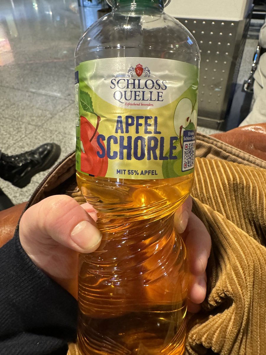 kiIIingboyz's tweet photo. germany what the FUCK WHY WOULD YOU MAKE SPARKLING APPLE JUICE AND SELL IT IN BREAKFAST SHOPS AT THE AAAAAAIRPORT https://t.co/B2JC0ZAHZI
