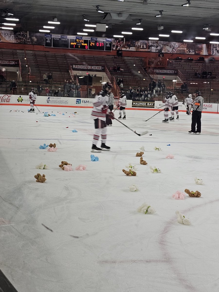 bghsSABKeyC's tweet photo. Goals for the Bobcats. Bears for the Kids. 🧸 #ssotw @BCSNsports https://t.co/3hxFxLKhU6