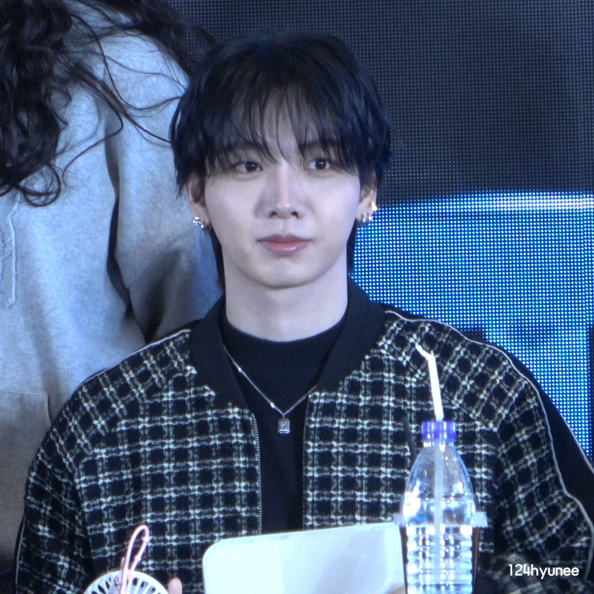 260125 이즈위 대면

재현이 거울갖고 장난치다 급 원도어 눈치봄 ㅋㅋㅋㅋㅋ

#명재현 #보이넥스트도어
#JAEHYUN #BOYNEXTDOOR