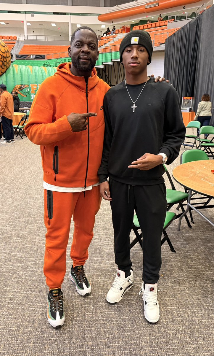 parkerarmond1's tweet photo. Ran into Coach @CoachQGray at the basketball game tonight. #FAMULEGEND #ALLIN #RESTORETHESTRIKE π
S/O to Coach @RealCharlieWard and the squad on a 5-GAME WINNING STREAK π€π₯- Letβs keep it Rollin. @FAMU_MBB π #Hoops #WinningCulture #OnARoll #BigTime #KeepItRollin ππ§‘ https://t.co/b4f7USOu73