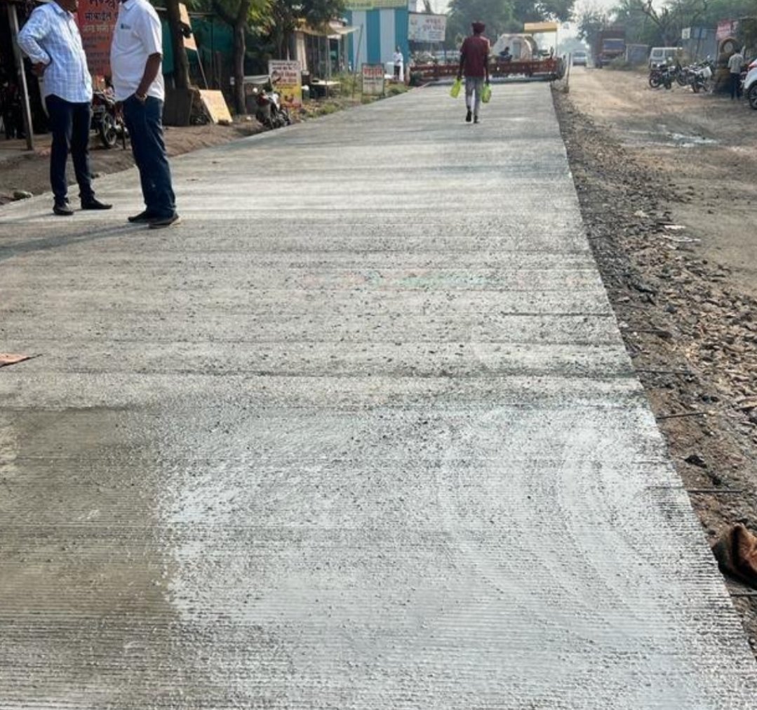 adrikshit's tweet image. There is a new kind of virus in Bihar

Instead of building proper roads, they are building PCC (concrete) roads that not just slow down vehicles movement but also break easily. It is common in every town.