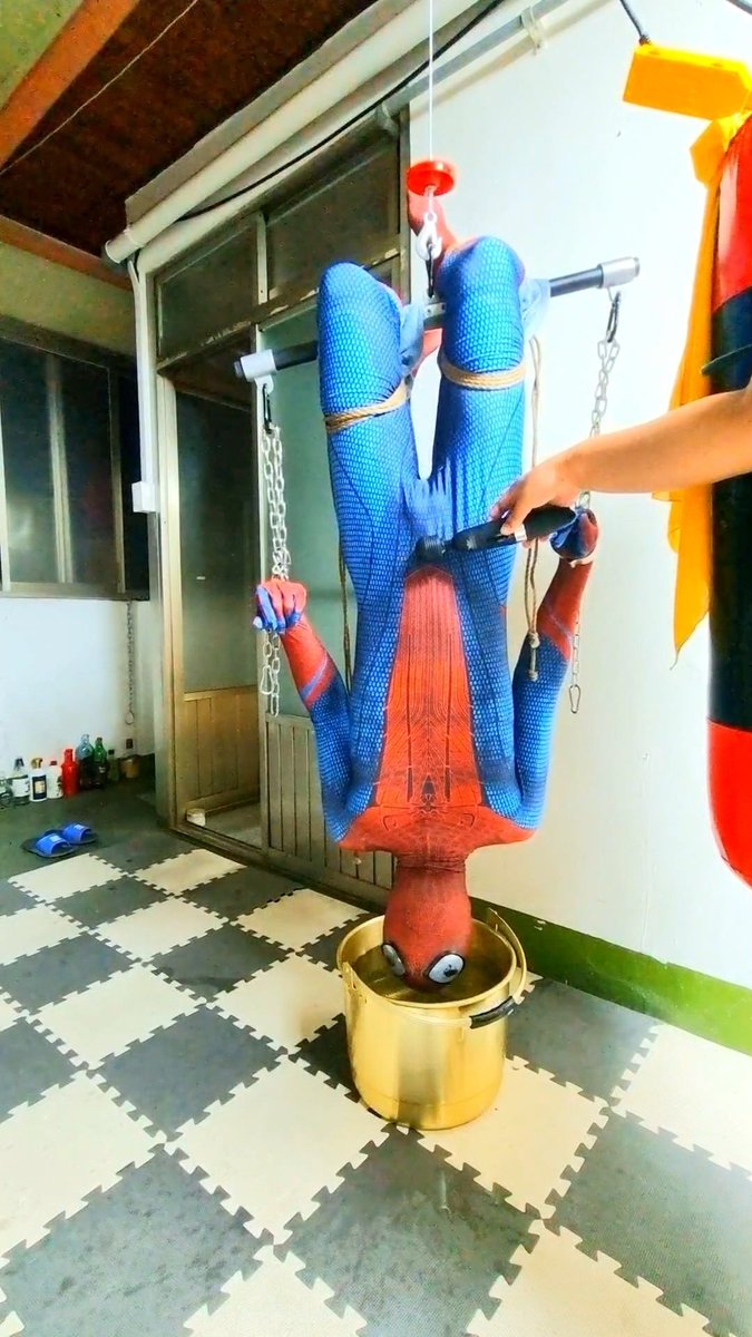 bdsmbondage123's tweet photo. 물고문받는 🕷, 머가 좋은지 빠닥선게 선명하게 보인다ㅋㅋㅋ
#watertorture #torture #Spiderman #spider #vibrator #pollok #sharpness https://t.co/mcS5yxidOk