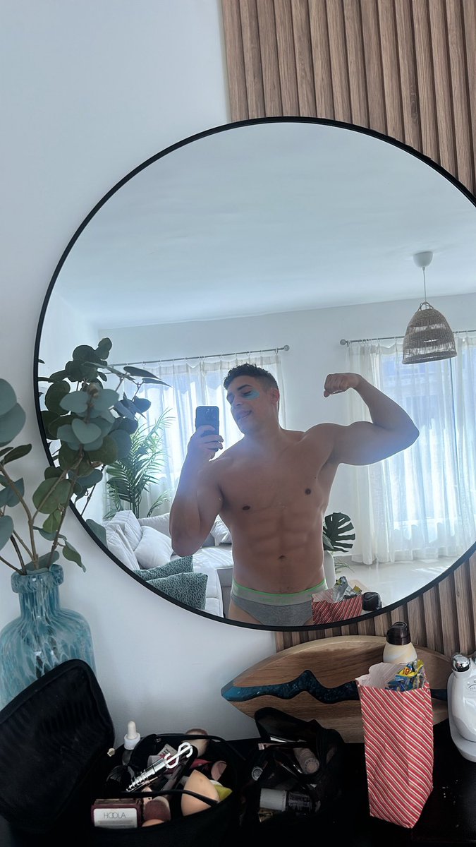 emninene's tweet image. 