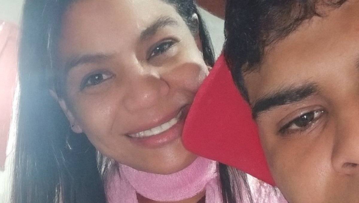 AlertaMundoNews's tweet image. 🇻🇪 | Falleció la madre del preso político Kevin Orozco tras vigilia frente a la cárcel de Tocorón, Venezuela: "Murió en una espera interminable".

Solo quería la libertad de su hijo. Yarelis Salas, madre del preso político Kevin Orozco, falleció a causa de un infarto luego de…